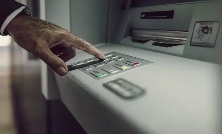 Emeklilik Hayalini Banka Dolandırıcılarına Kaptırdı: 65 Yaşındaki Adam Her Şeyini Kaybetti!