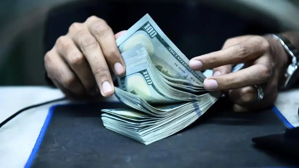 Tom Lee’ye Göre Hisse Senetleri Yıl Sonuna Kadar Yükselebilir: 7.700 Seviyesi Gündemde!