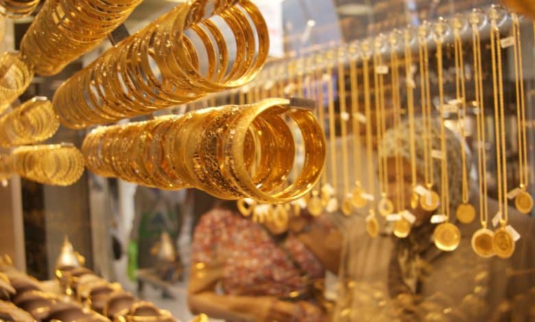 Kuyumcularda Stok Alarmı: Altın Fiyatlarındaki Düşüşe Vatandaş Akını!